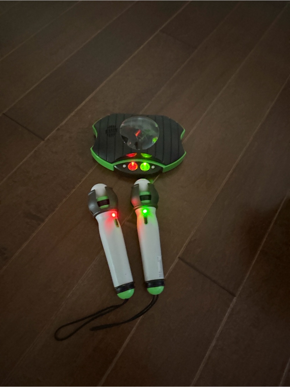 Wireless Motion Controllers and Sensor Base - sharper image virtual pong - Picture 4 of 5